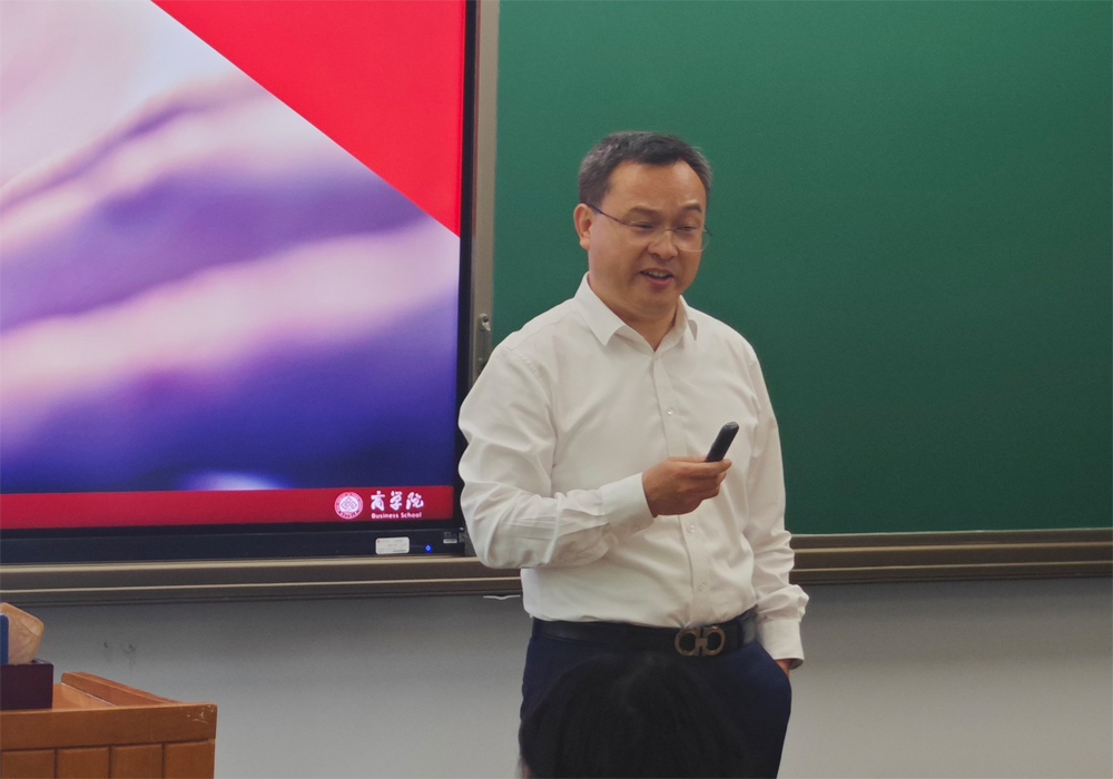 编辑后:图1 王鹏程演讲中.jpg 编辑后:图1 王鹏程演讲中.jpg