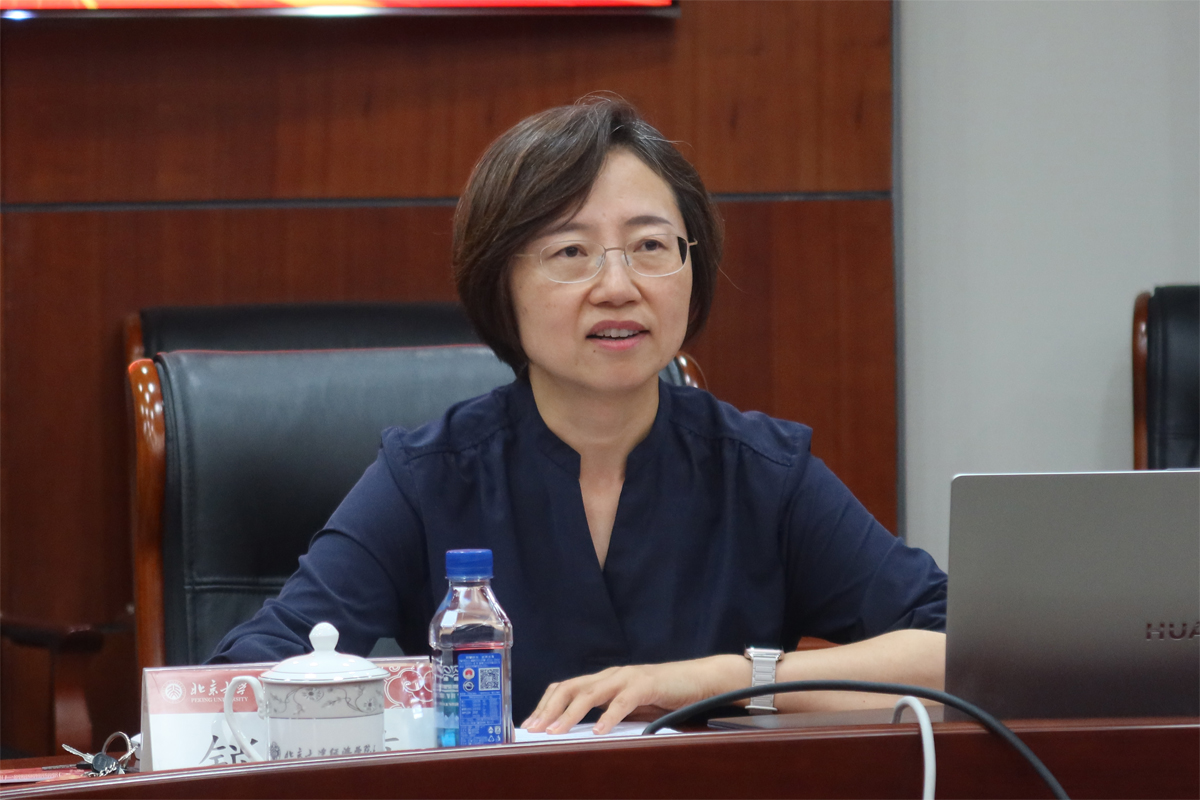 编辑后:图3 锁凌燕致开场辞 IMG_9493.jpg 编辑后:图3 锁凌燕致开场辞 IMG_9493.jpg